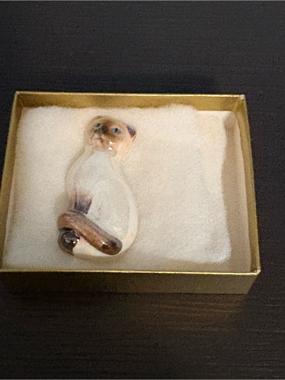 Vtg Avon Porcelain Or Ceramic Siamese Cat Brooch Pin Iridescent Pearlescent Euc